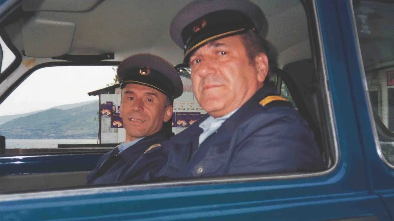 Cao, inspektore backdrop