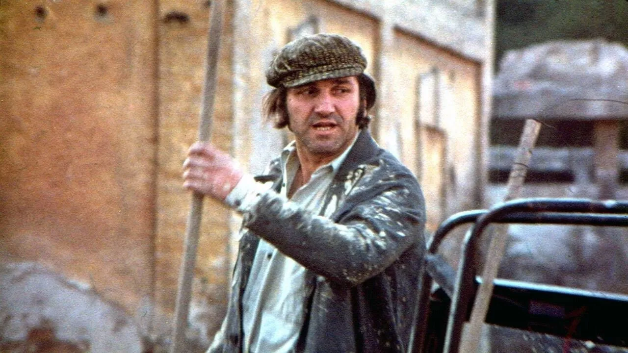 Tragovi crne devojke backdrop